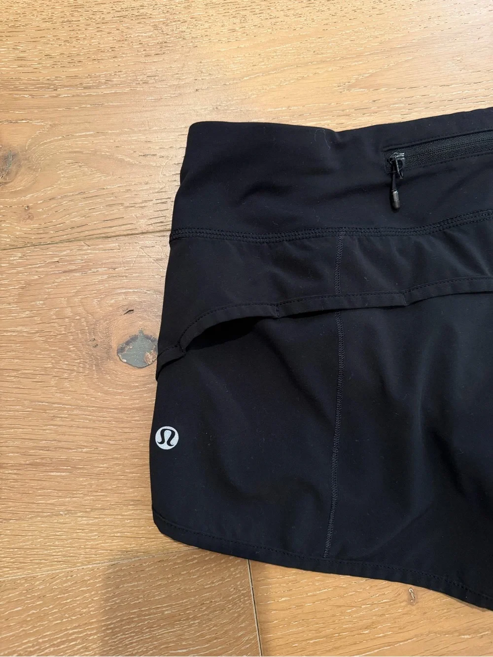 Lululemon Speed Up Short Low Rise - size 4 - Picture 4 of 7